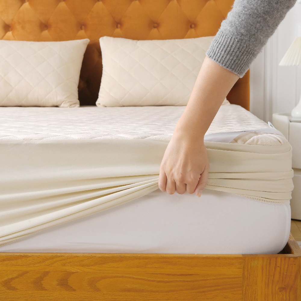 防过敏珊瑚绒防水床垫保护罩，可拉伸加州特大号床垫套，最大尺寸为 16 英寸，超柔软床罩，温暖透气床罩 